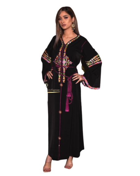 Caftan brodé noir et violet