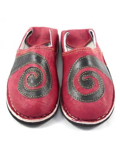Spiral slippers made of red and black leather